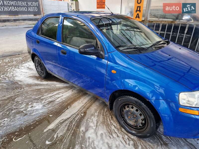 Седан Chevrolet Aveo 2003 в Чернигове