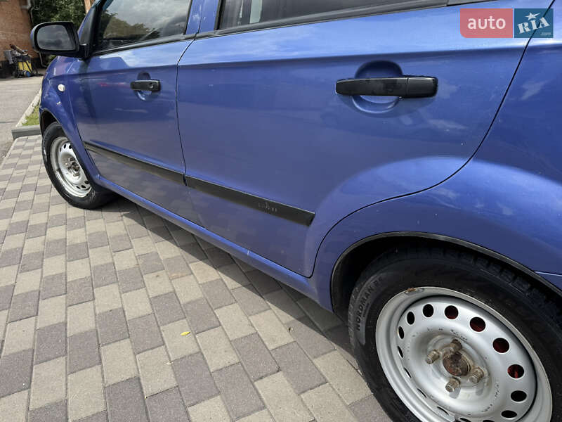 Седан Chevrolet Aveo 2008 в Лубнах