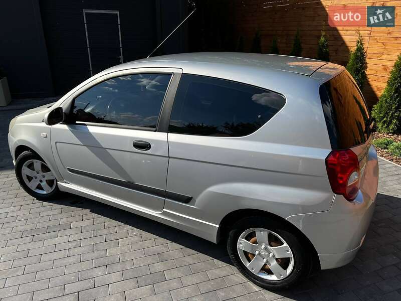 Хэтчбек Chevrolet Aveo 2008 в Киеве