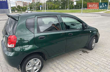 Хэтчбек Chevrolet Aveo 2005 в 