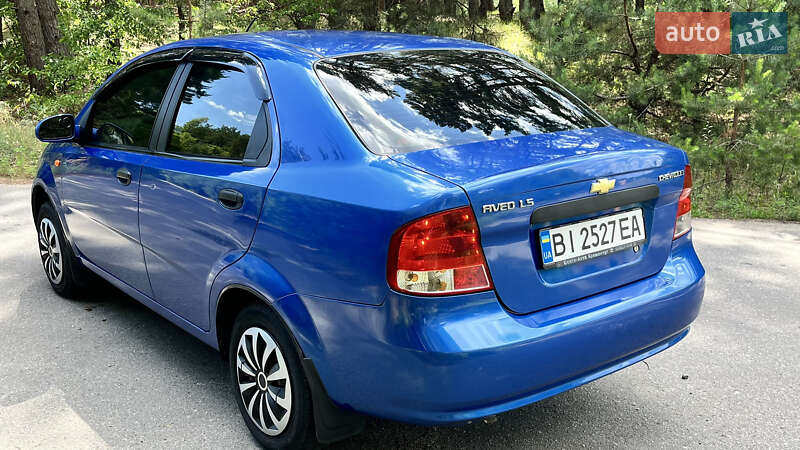 Седан Chevrolet Aveo 2005 в Кременчуге
