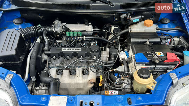 Седан Chevrolet Aveo 2005 в Кременчуге