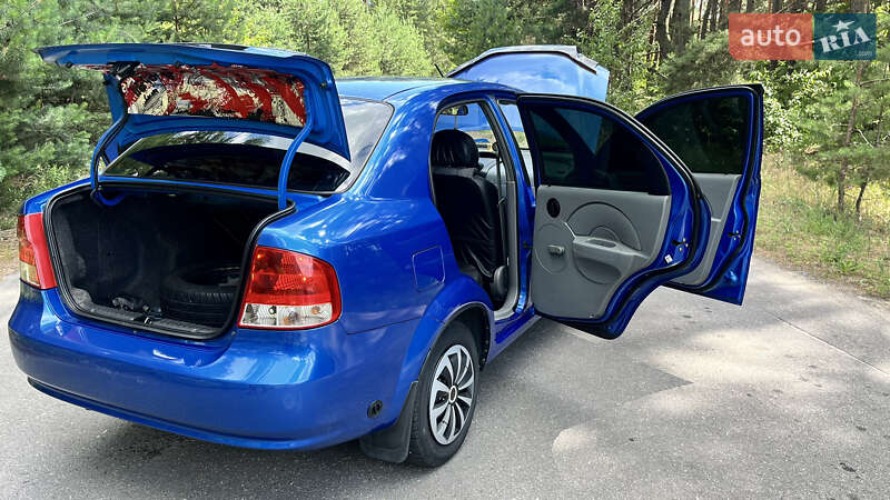 Седан Chevrolet Aveo 2005 в Кременчуге