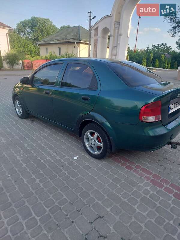 Седан Chevrolet Aveo 2005 в Острозі