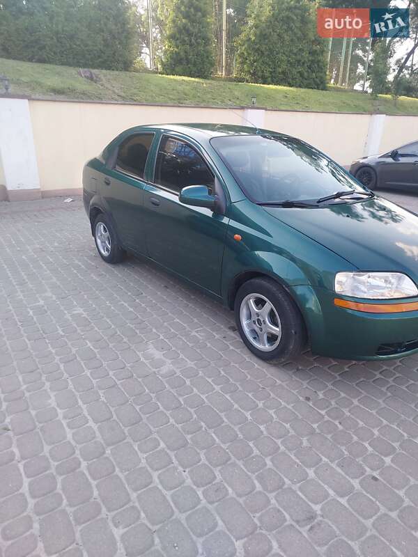 Седан Chevrolet Aveo 2005 в Острозі