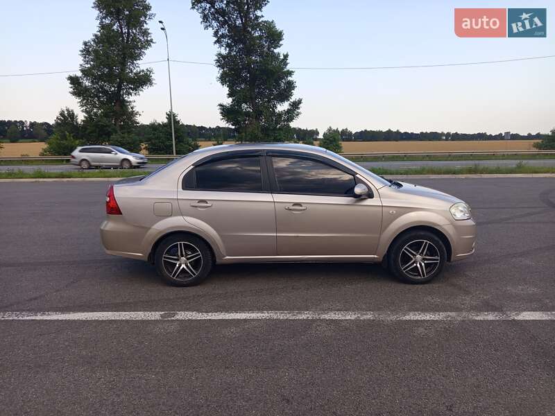 Седан Chevrolet Aveo 2008 в Ромнах