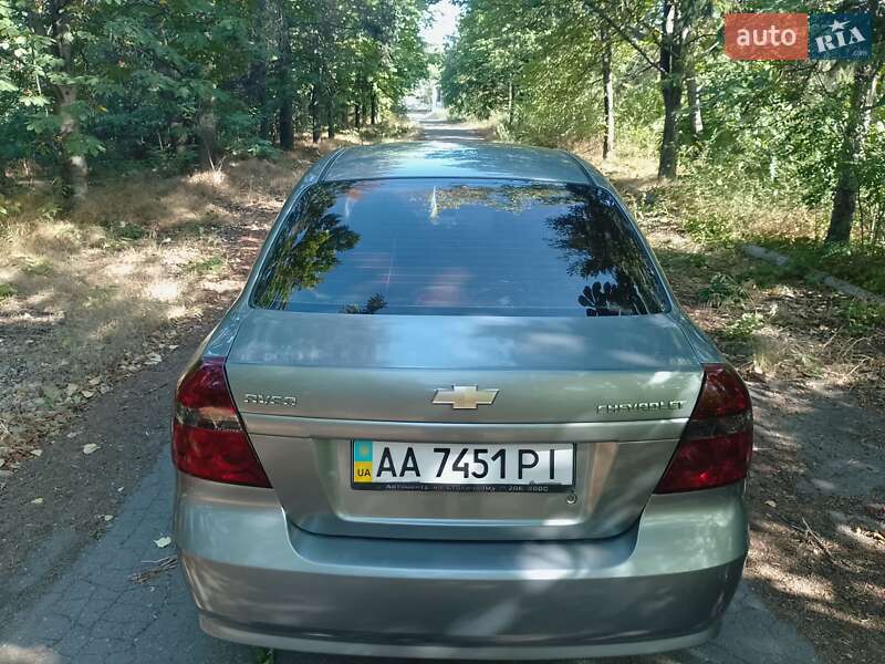 Седан Chevrolet Aveo 2011 в Кривом Роге