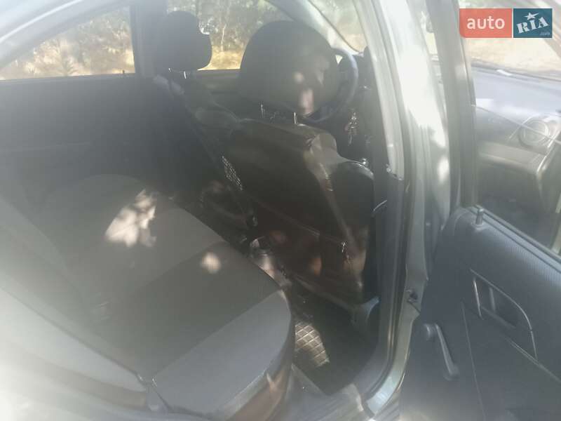 Седан Chevrolet Aveo 2011 в Кривом Роге