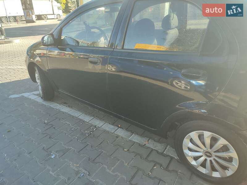 Седан Chevrolet Aveo 2004 в Днепре