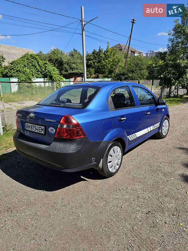 Седан Chevrolet Aveo 2008 в Києві