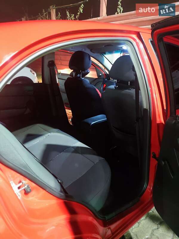 Седан Chevrolet Aveo 2009 в Львове