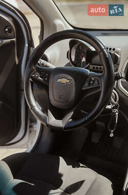 Хэтчбек Chevrolet Aveo 2011 в 