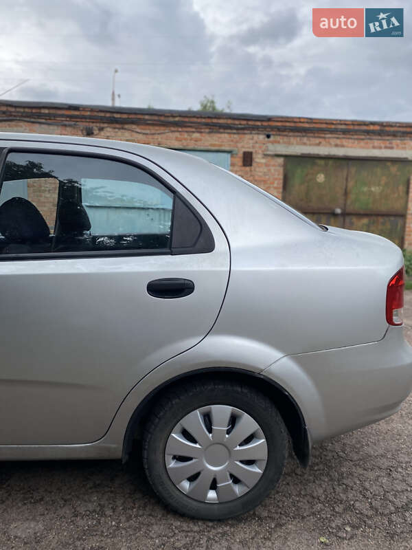 Седан Chevrolet Aveo 2005 в Чернигове