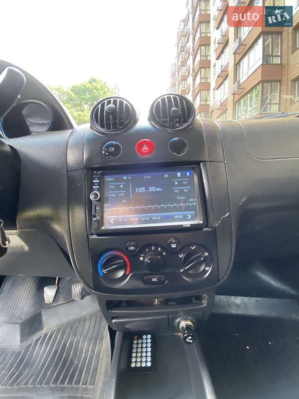 Седан Chevrolet Aveo 2005 в Чернигове