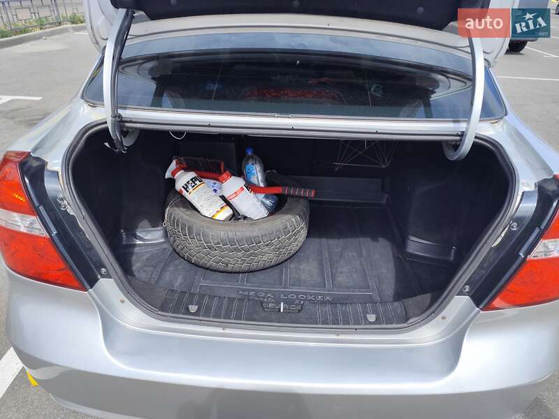 Седан Chevrolet Aveo 2010 в Києві
