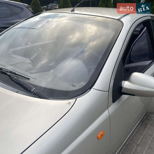 Седан Chevrolet Aveo 2005 в Умани