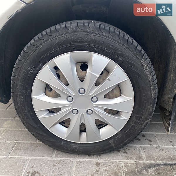 Седан Chevrolet Aveo 2005 в Умани