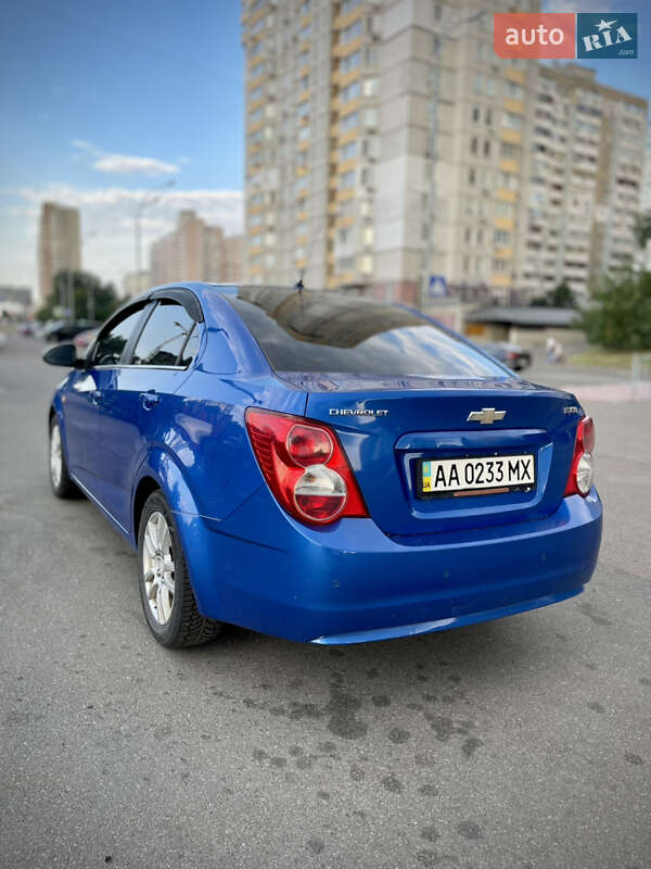 Седан Chevrolet Aveo 2012 в Киеве
