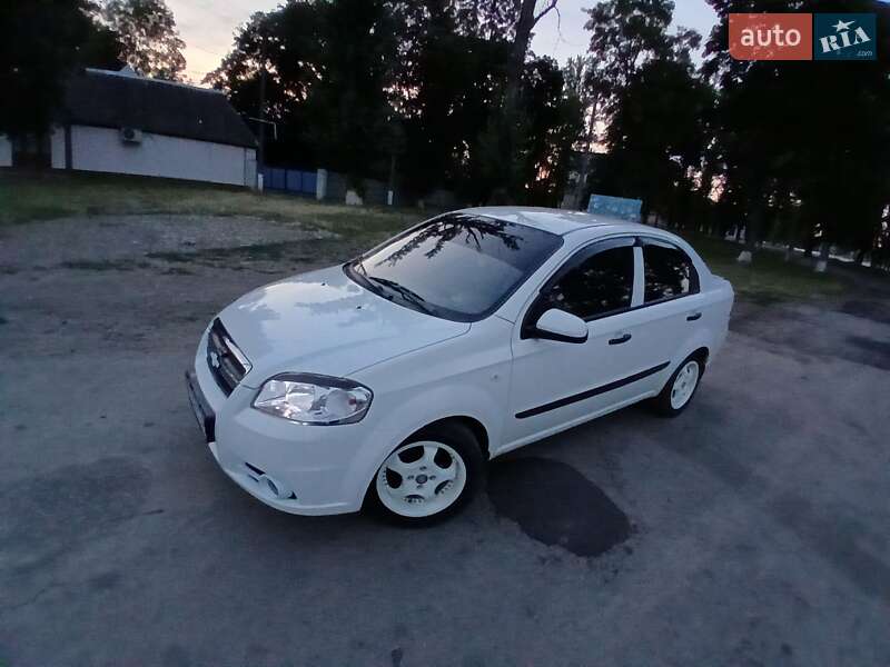 Седан Chevrolet Aveo 2009 в Черновцах