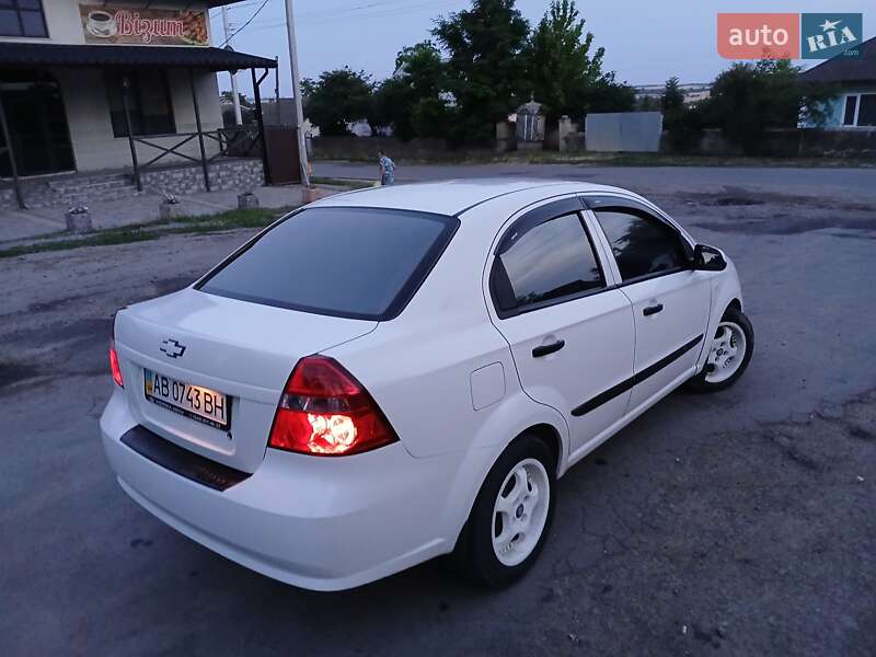 Седан Chevrolet Aveo 2009 в Черновцах