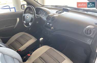 Хэтчбек Chevrolet Aveo 2011 в 