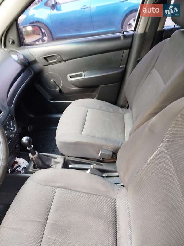 Седан Chevrolet Aveo 2006 в Києві