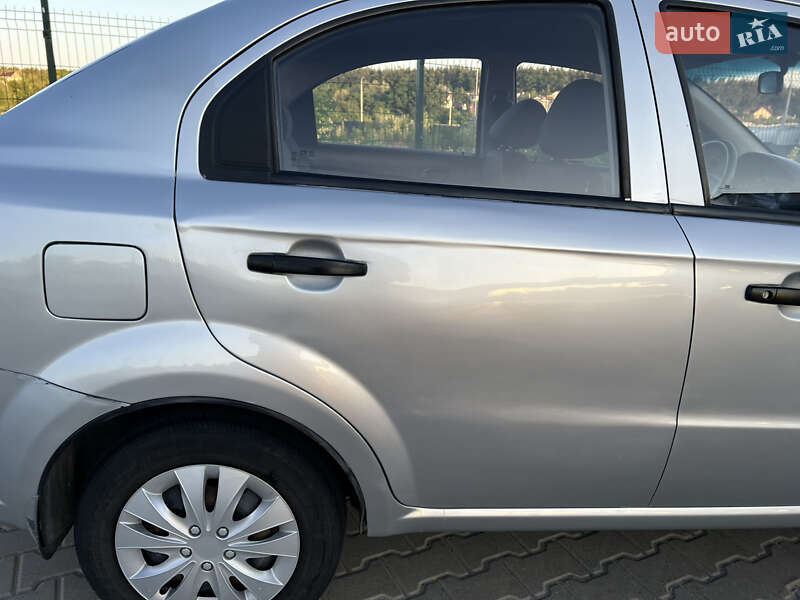 Седан Chevrolet Aveo 2008 в Києві
