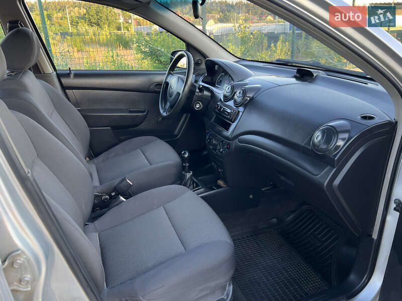 Седан Chevrolet Aveo 2008 в Києві