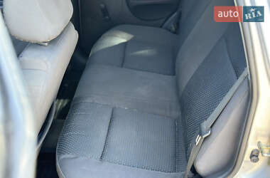 Хэтчбек Chevrolet Aveo 2006 в 