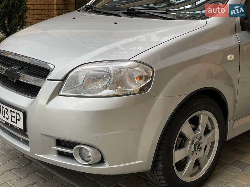 Седан Chevrolet Aveo 2008 в Чернівцях
