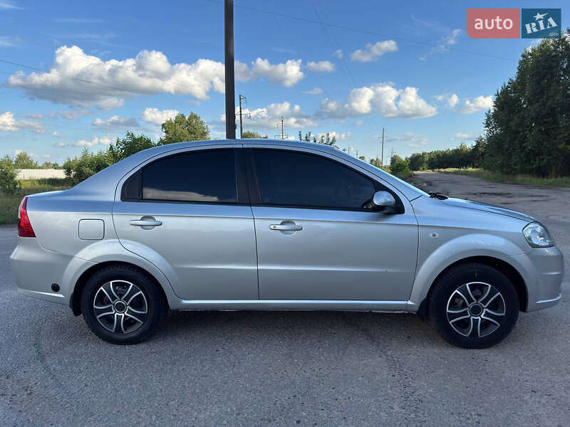 Седан Chevrolet Aveo 2009 в Охтирці