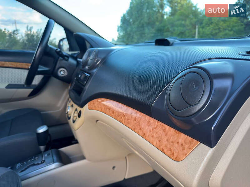 Седан Chevrolet Aveo 2009 в Охтирці