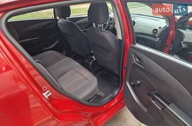 Хэтчбек Chevrolet Aveo 2011 в 
