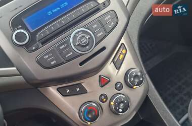 Хэтчбек Chevrolet Aveo 2011 в 