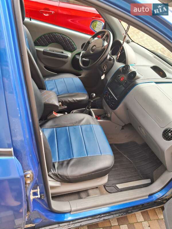 Седан Chevrolet Aveo 2004 в Львове