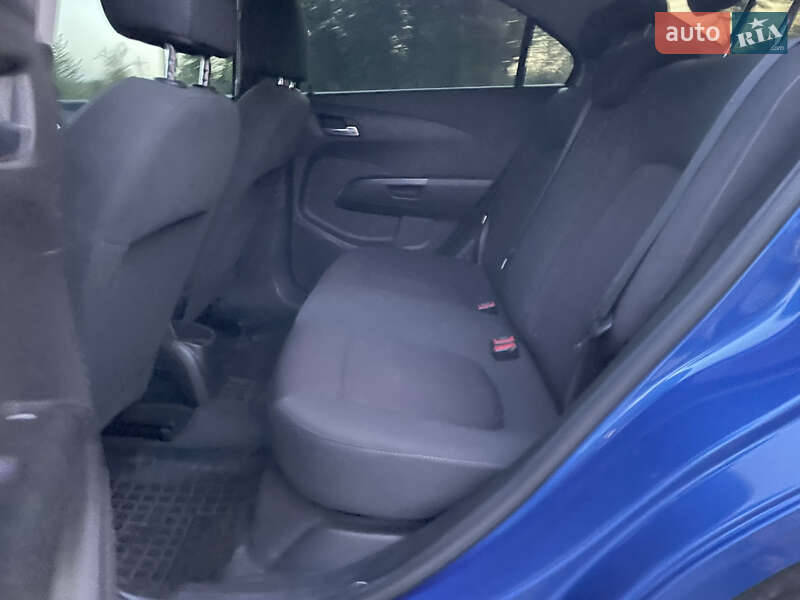 Седан Chevrolet Aveo 2011 в Херсоне