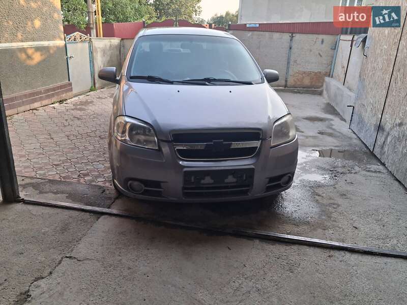 Седан Chevrolet Aveo 2011 в Черновцах