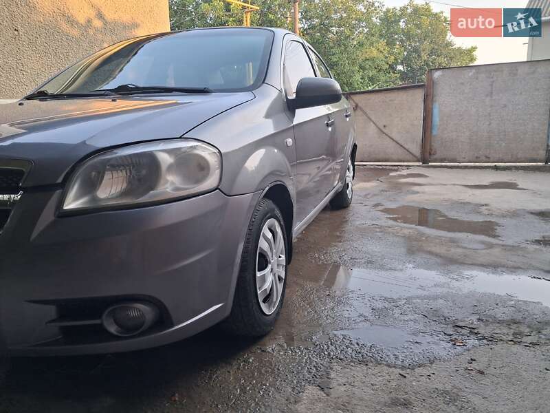 Седан Chevrolet Aveo 2011 в Черновцах