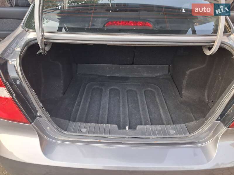 Седан Chevrolet Aveo 2011 в Черновцах