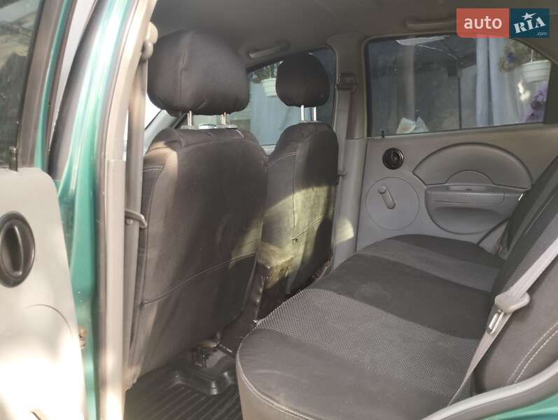 Седан Chevrolet Aveo 2005 в Днепре