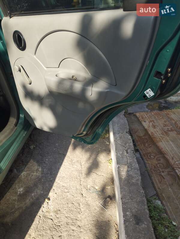 Седан Chevrolet Aveo 2005 в Днепре