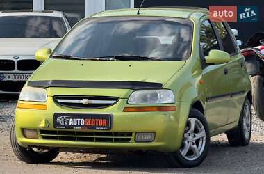 Хэтчбек Chevrolet Aveo 2005 в 