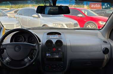 Хэтчбек Chevrolet Aveo 2005 в 