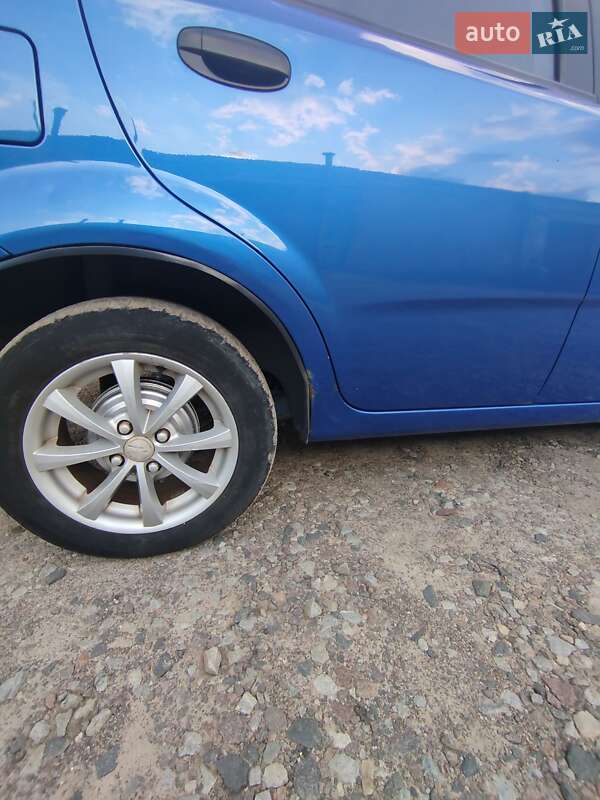 Седан Chevrolet Aveo 2006 в Вараші