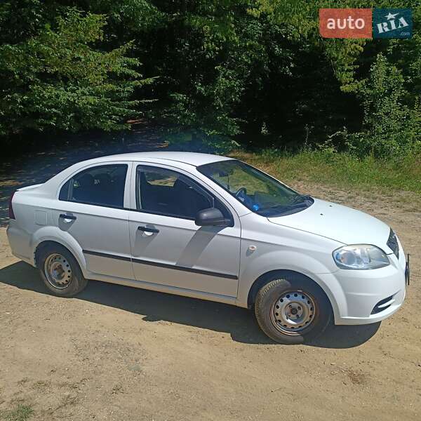 Седан Chevrolet Aveo 2011 в Мукачевому
