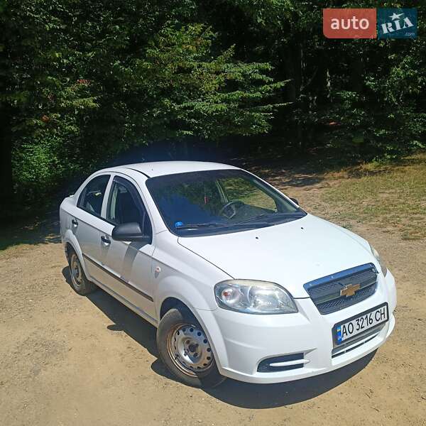 Седан Chevrolet Aveo 2011 в Мукачевому