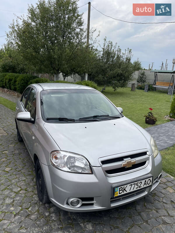 Седан Chevrolet Aveo 2008 в Рівному