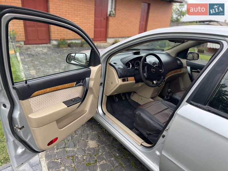 Седан Chevrolet Aveo 2008 в Рівному