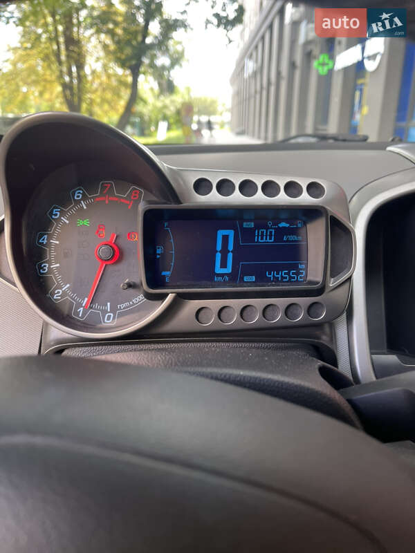 Хетчбек Chevrolet Aveo 2012 в Києві