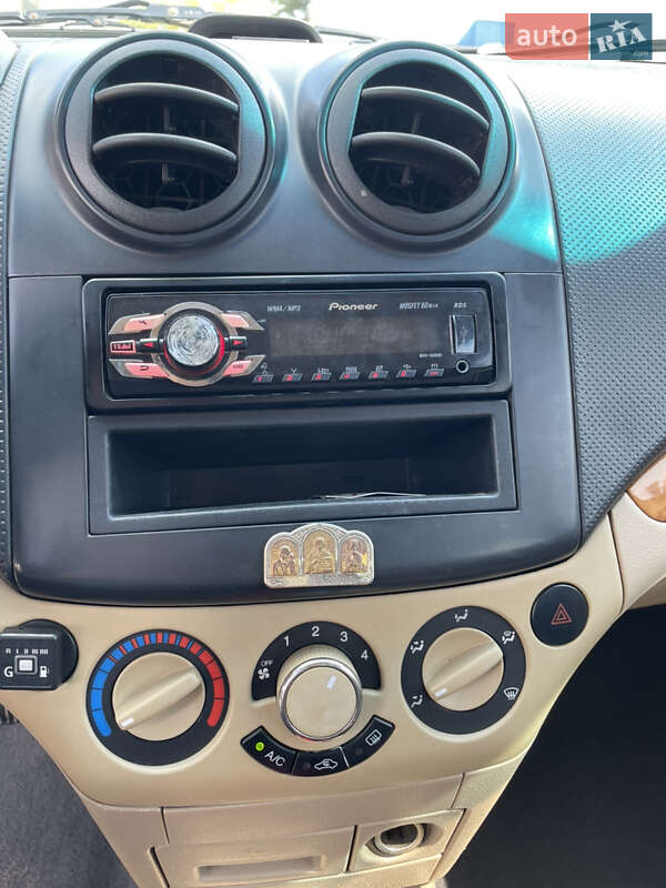 Седан Chevrolet Aveo 2008 в Дніпрі